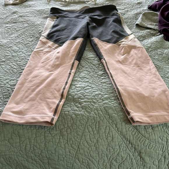 Pink and gray new balance leggings with pockets - Picture 1 of 6